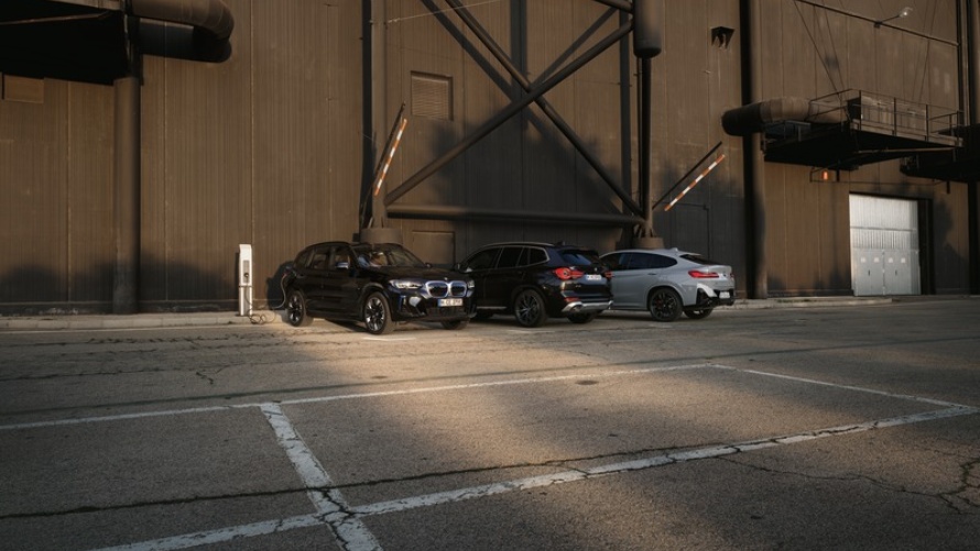 Elektroautos, Hybrid, Plus-in Hybrid, Mann, Autohalle