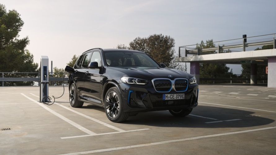 Mann, BMW i3, Plug.in Hybrid, BMW Elektroauto, BMW Elektro
