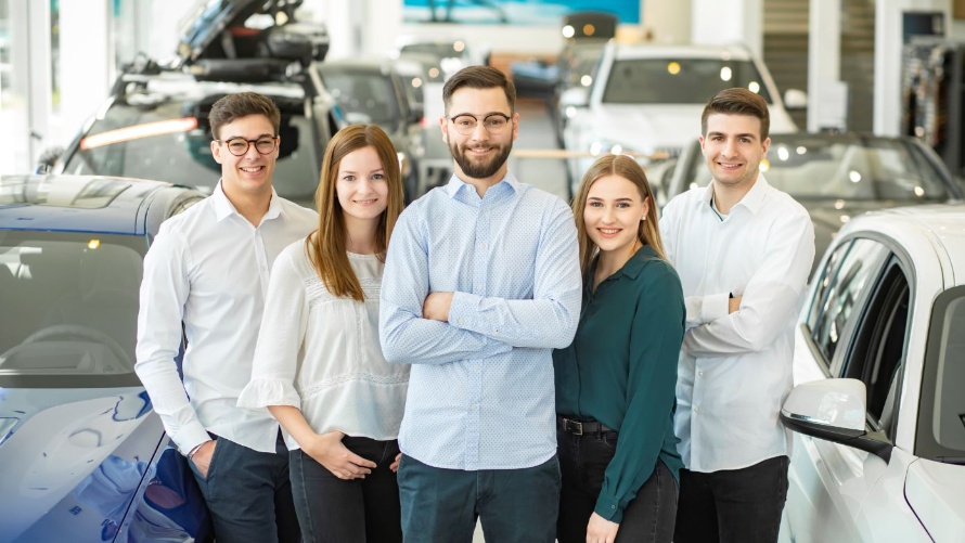 Auszubildende, Ausbildungsstart, BMW Niederlassung Frankfurt, Showroom