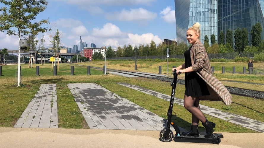 Frankfurt, E-Scooter, BMW, Fahrfreude